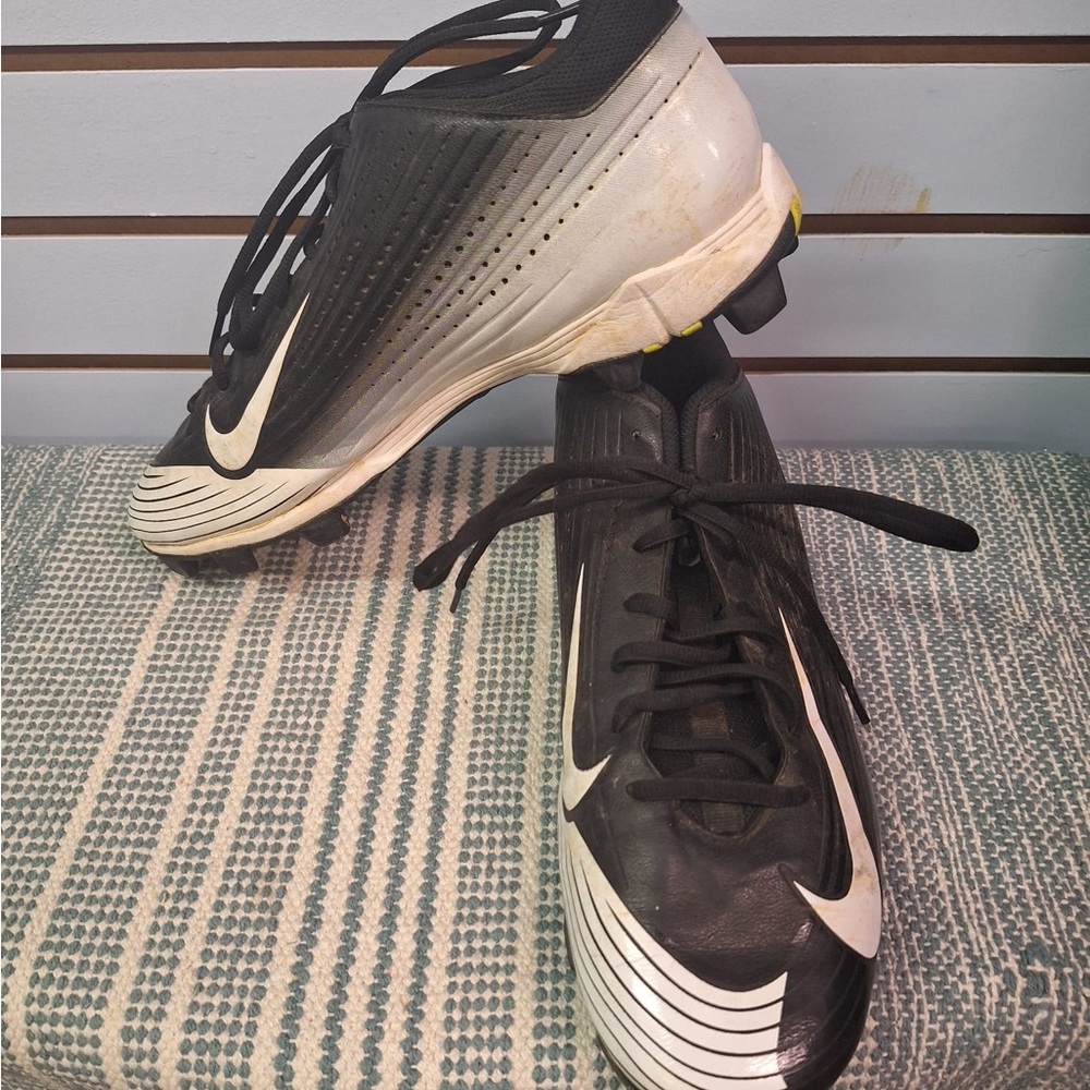 Nike Black and White Men's Athletic Cleats